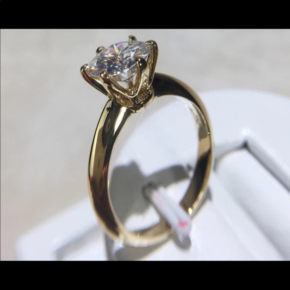 18K gold plated round solitaire diamond ring - Picture 6 of 11